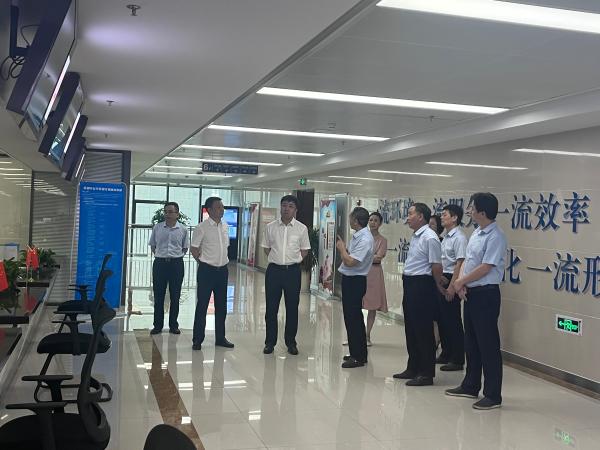 市委常委、常务副市长张东调研市公管局并主持召开座谈会